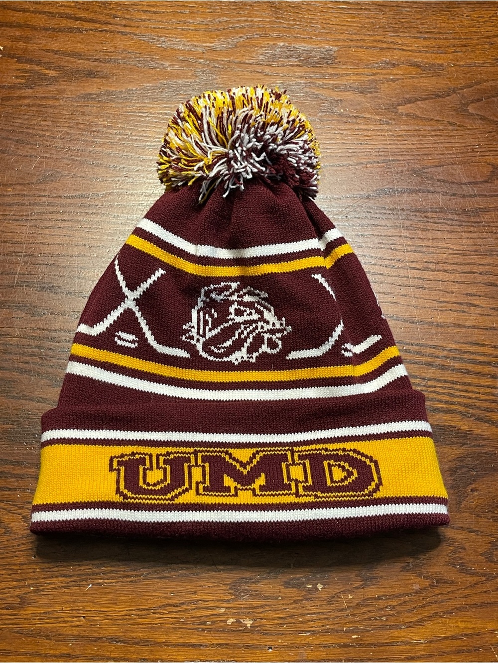 UMD Bulldogs hockey winter hat Minnesota Duluth